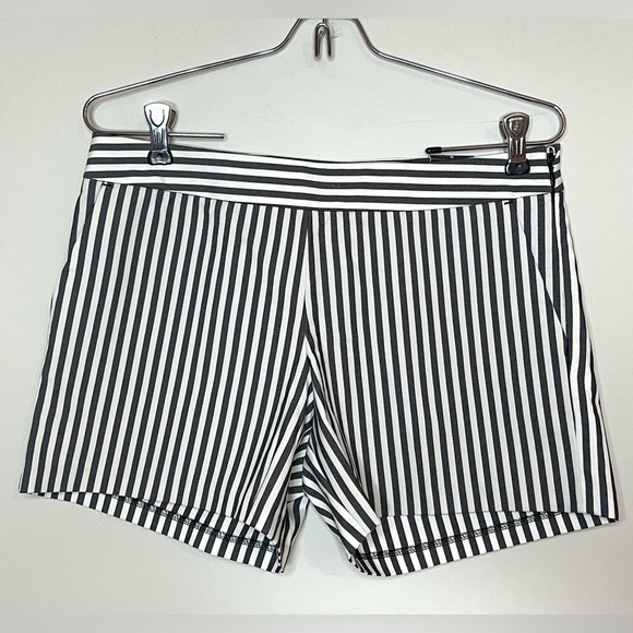 Express NEW Casual Striped Mid Rise Side Zip Pull On Shorts Sz 2 - Picture 2 of 6